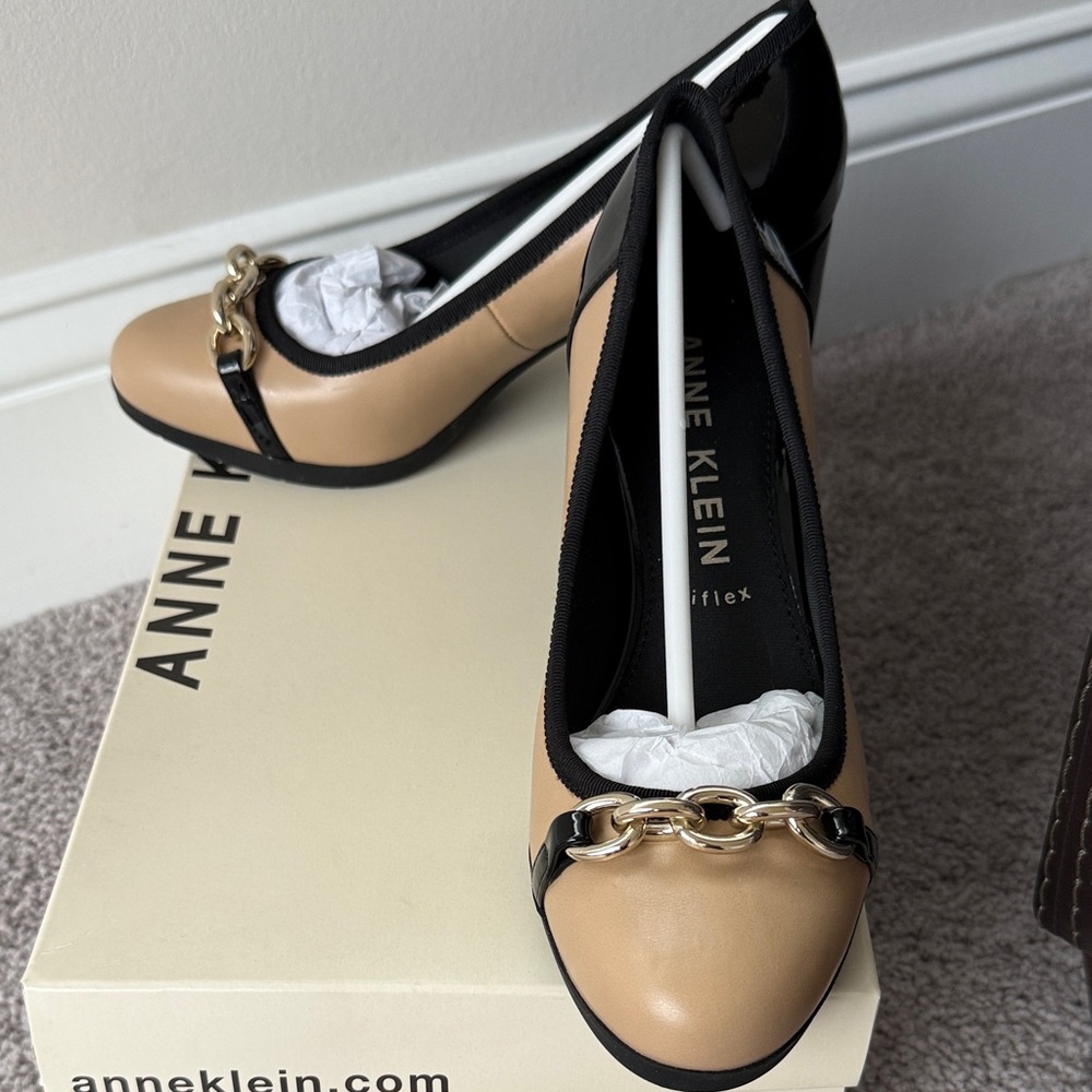Anne Klein Caitlyn pumps